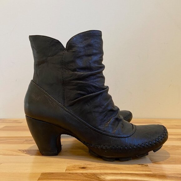 Indigo By Clarks Womens 7M black Leather Upper Ankle Boots kitten heels stitches - Picture 3 of 16